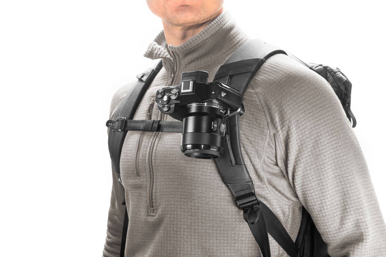 peak_design_capture_v3_plate_black_05.jpg